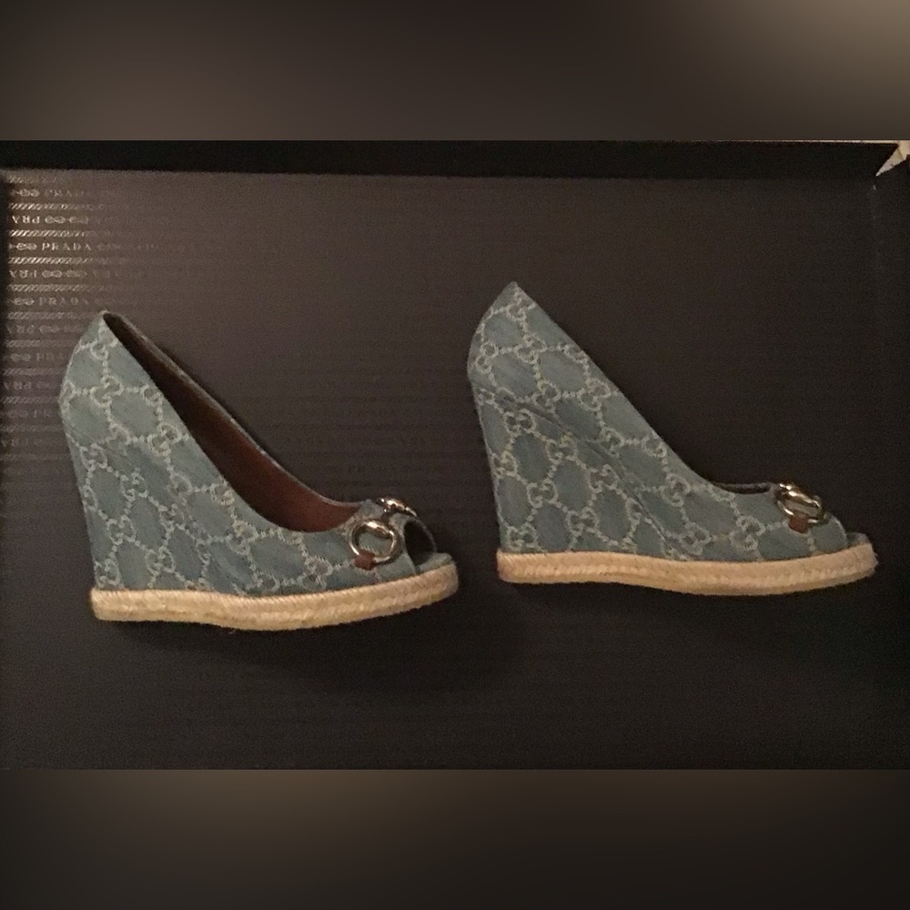 Gucci horse bit wedge in jean material